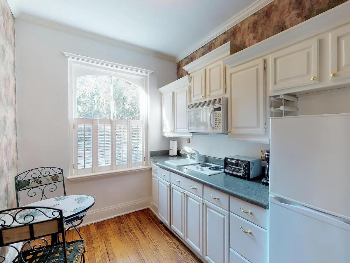 Southern Charm On Liberty Savannah Holiday home