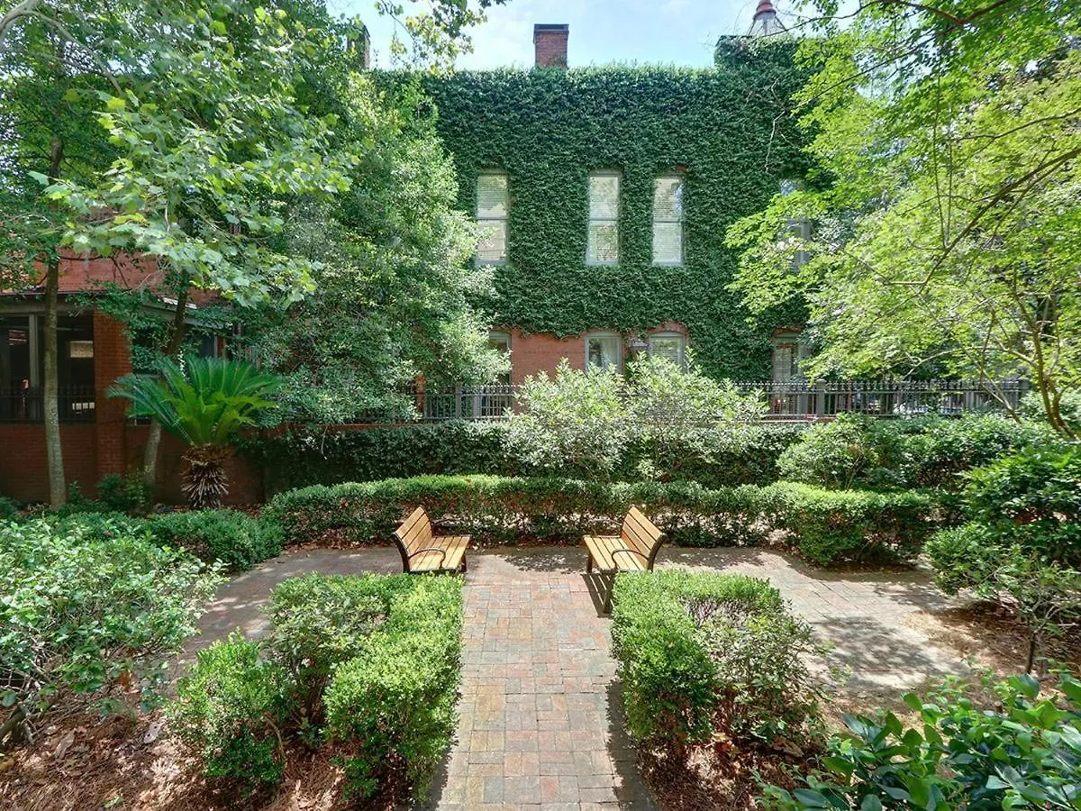 Southern Charm On Liberty Savannah Holiday home